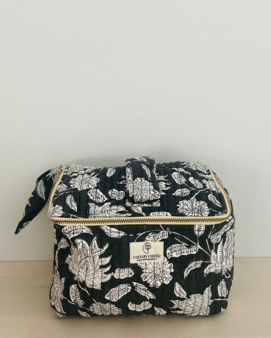 Floral Black – Käsinpainettu meikkilaukku